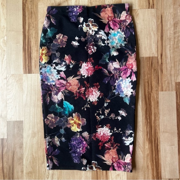 Zara Dresses & Skirts - Zara Pull On Floral Pencil Skirt